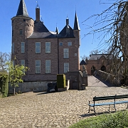 089 De toeloop naar het kasteel